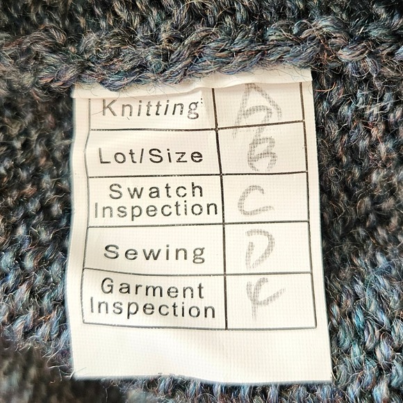 Woolovers Mens SZ M V Neck Chunky 100% British Wool Blue Green Excellent Outdoor - Picture 7 of 7